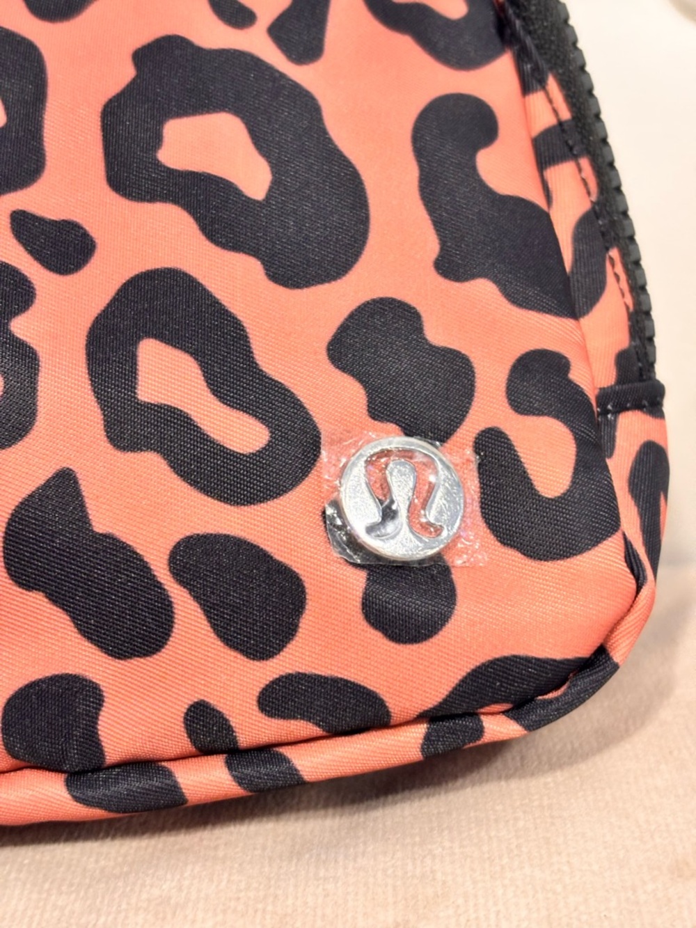 Lululemon ‘Leopard Shift Midi Desert’ Everywhere Belt Bag NWT - Picture 2 of 10